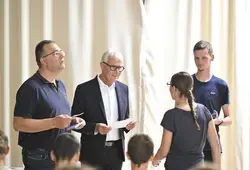 Distribution au Collège Saint-Michel à Loué