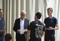 Distribution au Collège Saint-Michel à Loué