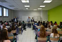  Distribution au collège Georges Desnos