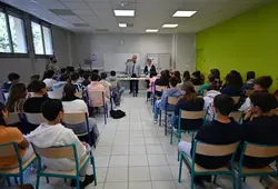  Distribution au collège Georges Desnos