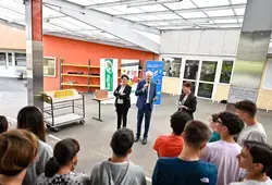 Chèques collèges et dictionnaires : le Département accompagne les collégiens