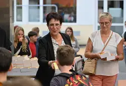 Chèques collèges et dictionnaires : le Département accompagne les collégiens