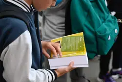 Chèques collèges et dictionnaires : le Département accompagne les collégiens