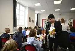 Chèques collèges et dictionnaires : le Département accompagne les collégiens