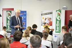Chèques collèges et dictionnaires : le Département accompagne les collégiens