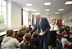 Chèques collèges et dictionnaires : le Département accompagne les collégiens
