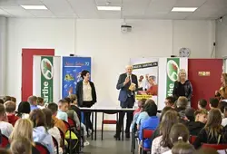 Chèques collèges et dictionnaires : le Département accompagne les collégiens