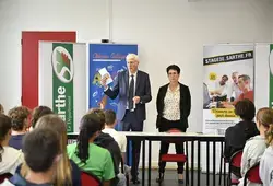 Chèques collèges et dictionnaires : le Département accompagne les collégiens