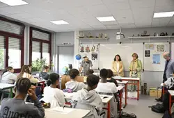 Distribution au collège Albert Camus au Mans