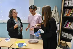  Distribution au College Jacques Pelletier à Changé