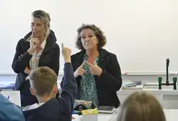  Distribution au College Jacques Pelletier à Changé