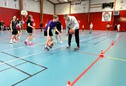 Des joueurs du MSB à l’entraînement du Basket Club Roëzéen !