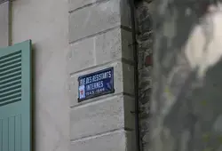 Une plaque pour se souvenir des déportés de la prison des Archives