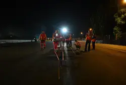 Montage du circuit des 24 Heures du Mans par les agents du Département