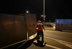 Montage du circuit des 24 Heures du Mans par les agents du Département