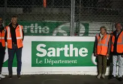 Montage du circuit des 24 Heures du Mans par les agents du Département
