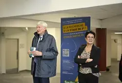  Distribution au collège Courtanvaux à Bessé-sur-Braye