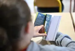 Distribution au collège Frère André à Saint-Calais