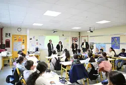 Chèques collèges et dictionnaires : le Département accompagne les collégiens