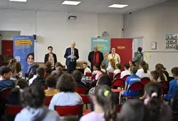 Distribution au collège Jules Ferry à Saint-Calais