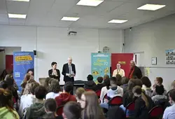 Distribution au collège Jules Ferry à Saint-Calais