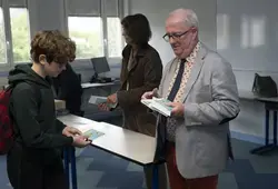 Chèques collèges et dictionnaires : le Département accompagne les collégiens 