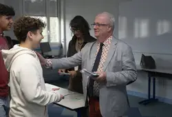 Chèques collèges et dictionnaires : le Département accompagne les collégiens 