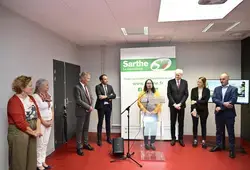 Le Département pose la première pierre du collège bas carbone à Loué