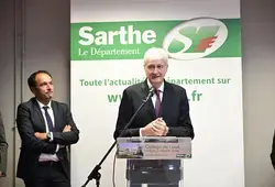 Le Département pose la première pierre du collège bas carbone à Loué