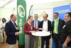La signature de la convention en images