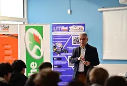 Le Département invite 120 collégiens à la rencontre de Damien Saulnier