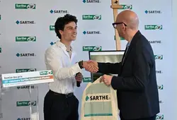 Les photographes passionnés de course automobile récompensés