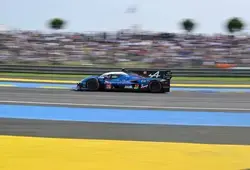  Cadillac fait tomber BMW et relance totalement la course. 