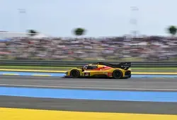  Cadillac fait tomber BMW et relance totalement la course. 