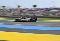  Cadillac fait tomber BMW et relance totalement la course. 