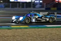  Cadillac fait tomber BMW et relance totalement la course. 