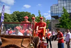 La parade des pilotes : défilé incontournable avant le départ des 24 Heures du Mans