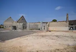 Pose de la première pierre de la future salle polyvalente à Saint-Ouen-de-Mimbré