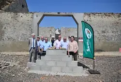 Pose de la première pierre de la future salle polyvalente à Saint-Ouen-de-Mimbré
