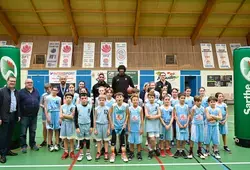 3 joueurs de l'équipe du MSB entraînent des jeunes basketteurs à Ruaudin