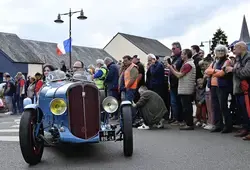 Neuville dans la course