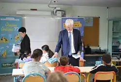 Chèques collèges et dictionnaires: le Département accompagne les collégiens 