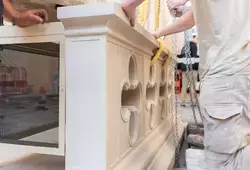 Installation du gisant sur son socle et face supplémentaire