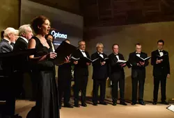 Le chœur Orphée et Pauline Pelosi ont ouvert la soirée en musique