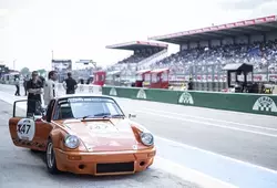 Les stands et le paddock