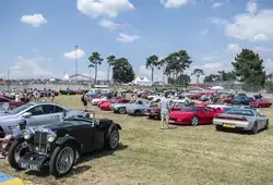 Les stands et le paddock