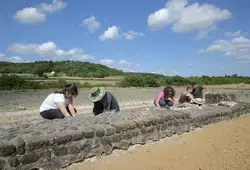 Site archéologique d'Aubigné-Racan : 11 jeunes du monde entier pour les travaux de conservation