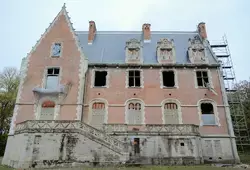 Allonnes : Le château de la Forêterie retrouve sa toiture