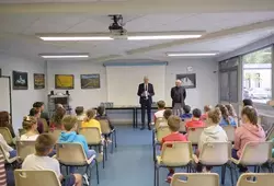 Remise de dictionnaires et chèques collèges à Bessé-sur-Braye