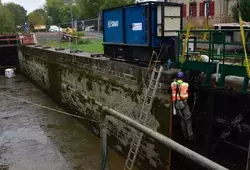 Remplacement de la porte de l'écluse de la Râterie